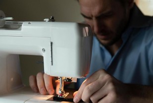 Alumnus Aims to Rescue One Knee Pain Sufferer at a Time With Custom Braces