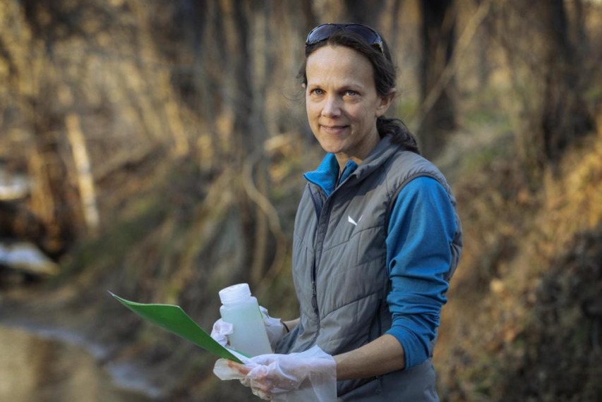 With the help of volunteers, environmental scientists at UVA are gearing up for a large-scale study of the impacts of clean air legislation and climate change on the commonwealth’s mountain streams.
